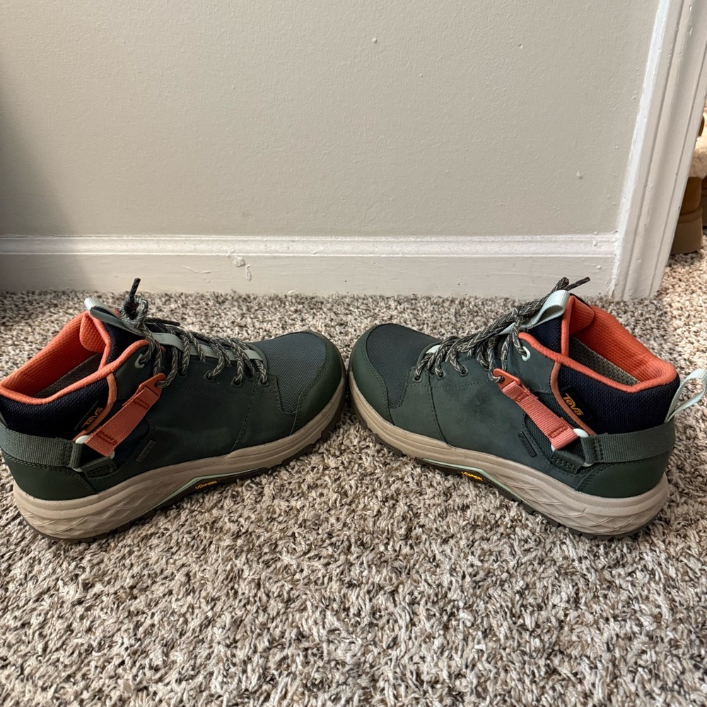 Teva Grandview GTX Women’s Green Hiking Shoes - Picture 4 of 7